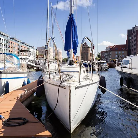 Na Jachcie Marina 格但斯克