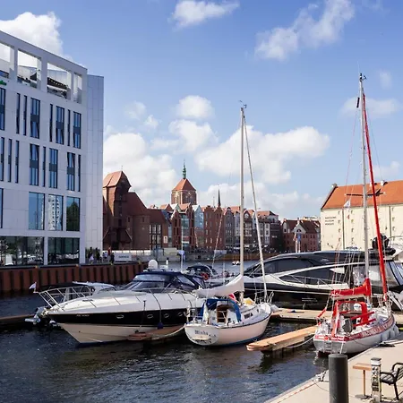 Na Jachcie Marina